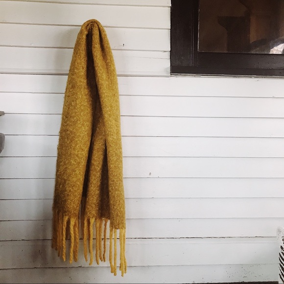 Mustard yellow ULTRA SOFT chunky scarf/shawl - Picture 5 of 5
